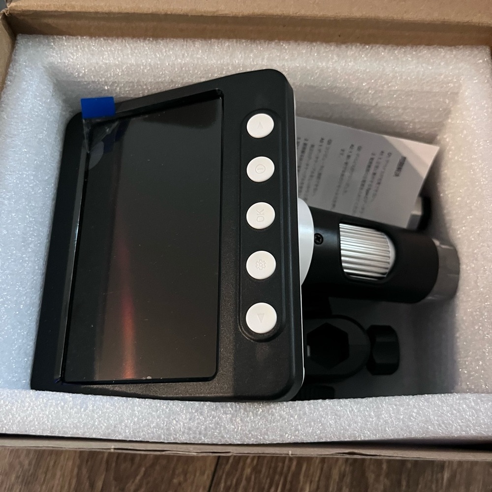 Black and White Digital Microscope